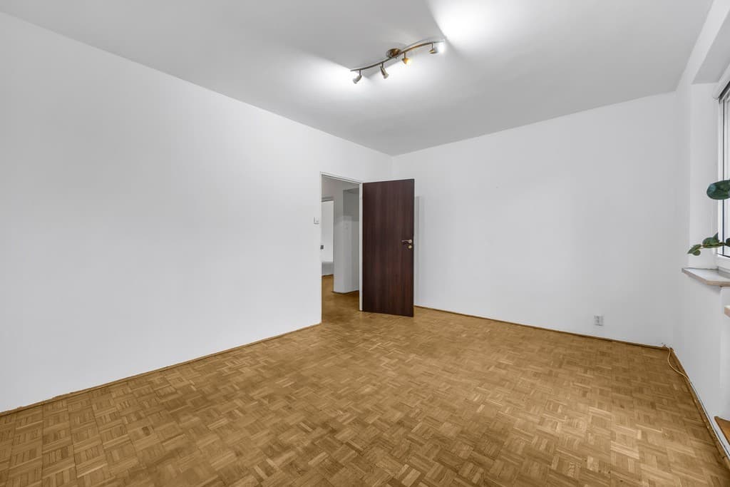 Czteropokojowe mieszkanie z balkonem z widokiem na park – 4