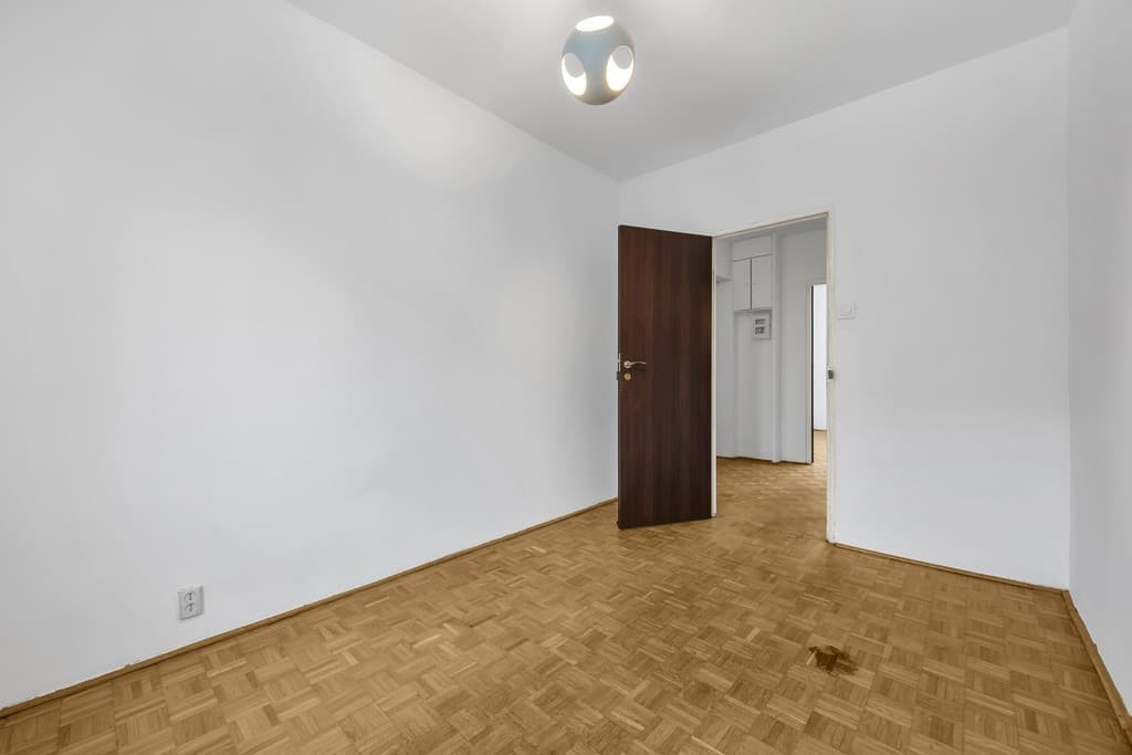 Czteropokojowe mieszkanie z balkonem z widokiem na park – 9