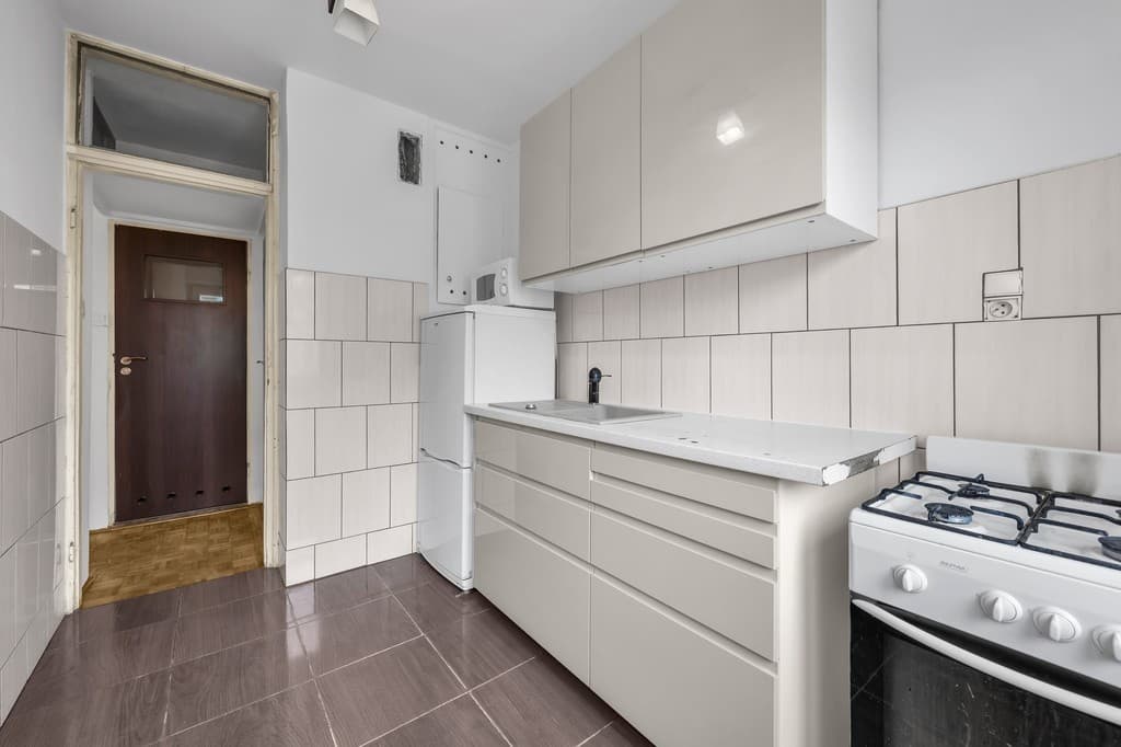 Czteropokojowe mieszkanie z balkonem z widokiem na park – 12