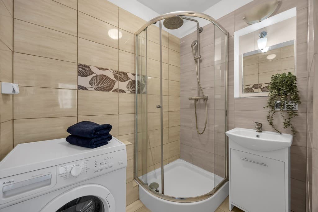 Czteropokojowe mieszkanie z balkonem z widokiem na park – 14