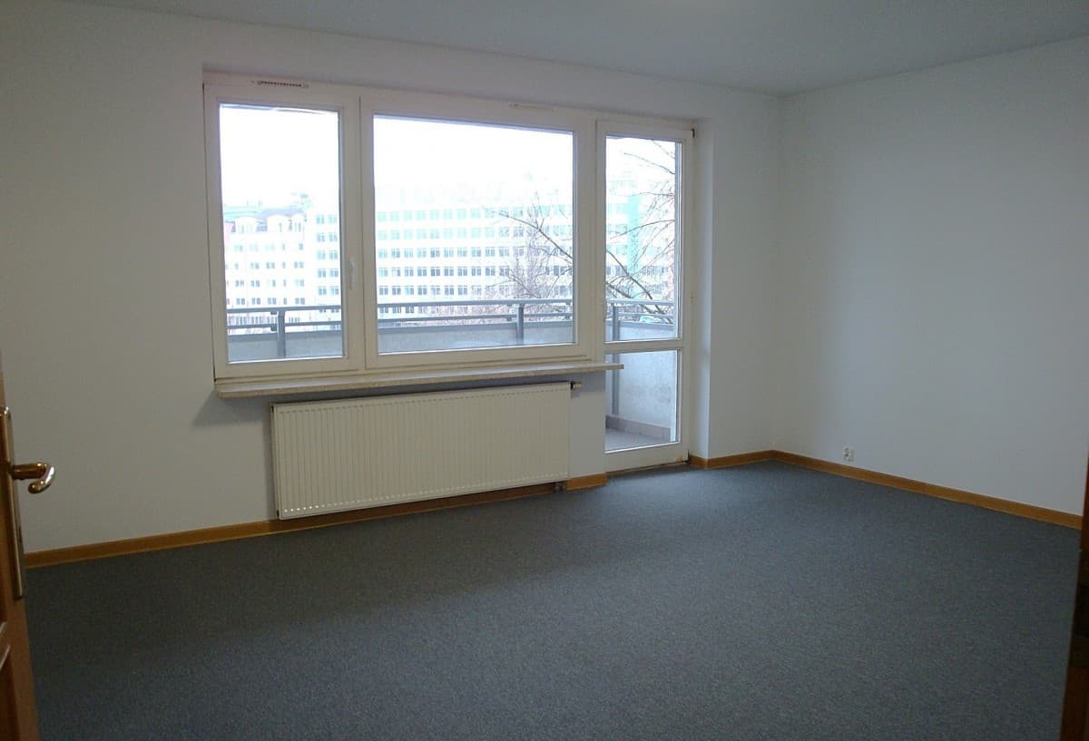 Lokal biurowy w odnowionym budynku blisko komunikacji – 1