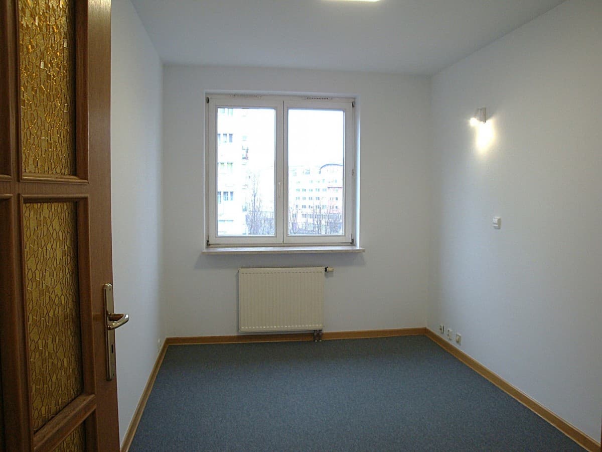 Lokal biurowy w odnowionym budynku blisko komunikacji – 10