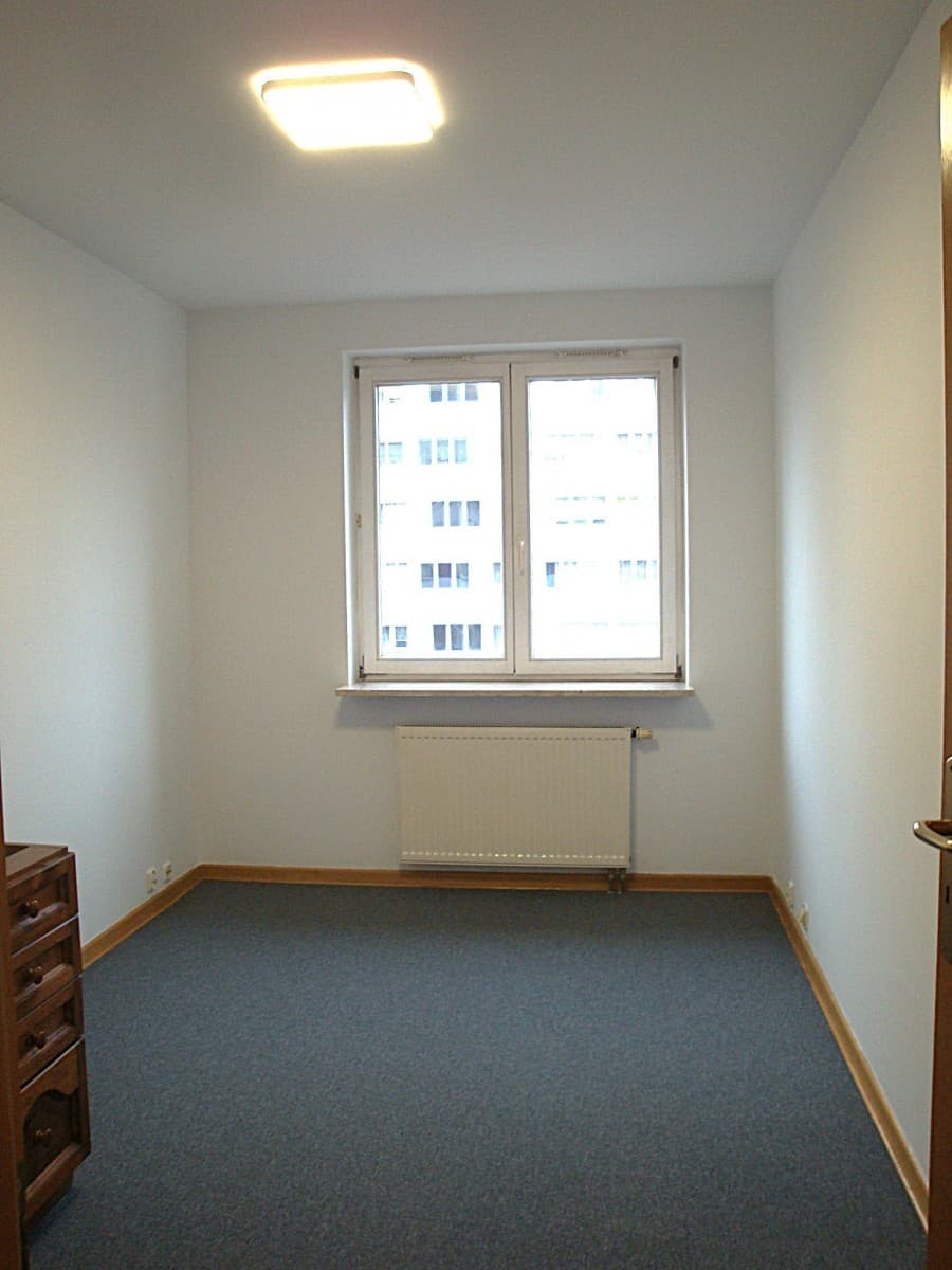 Lokal biurowy w odnowionym budynku blisko komunikacji – 11