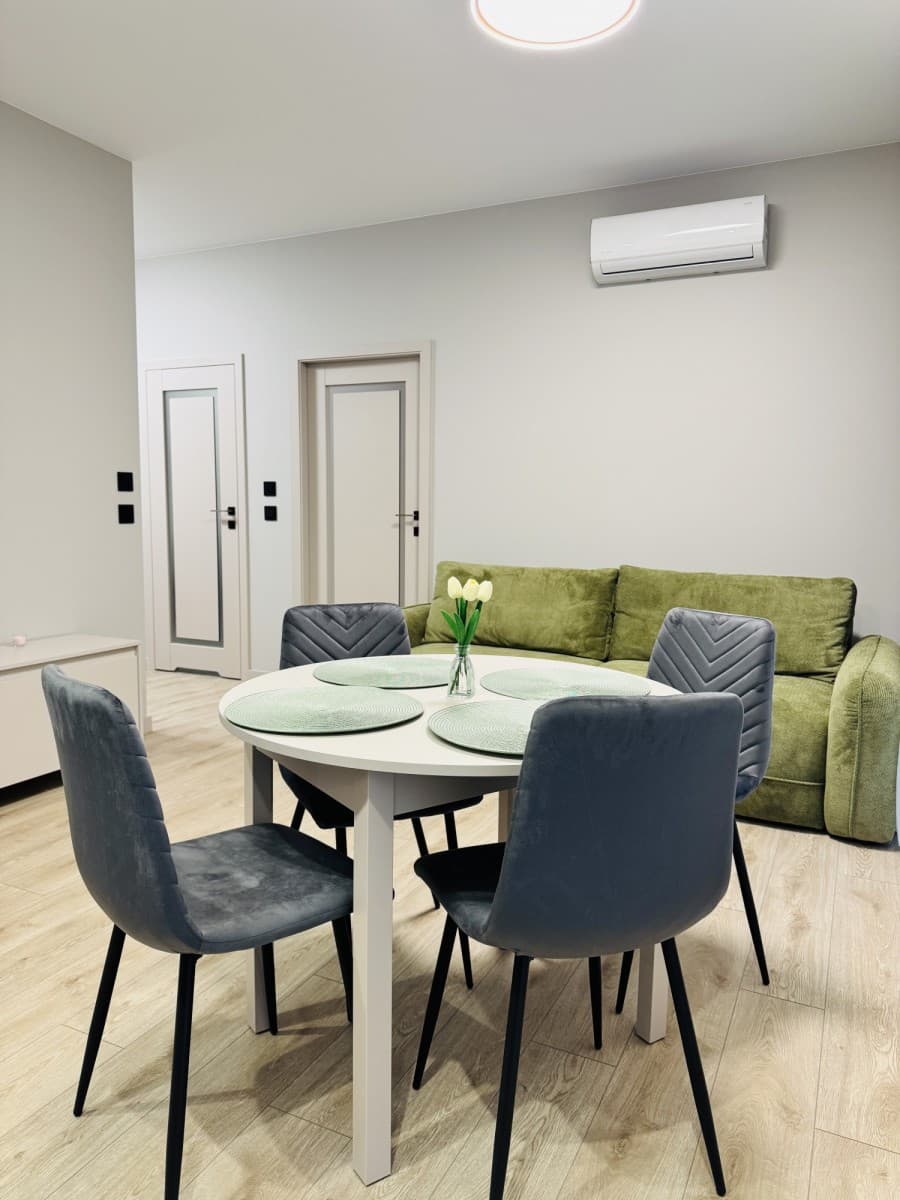 Cicha nowoczesna kawalerka w Mokotowie – 1