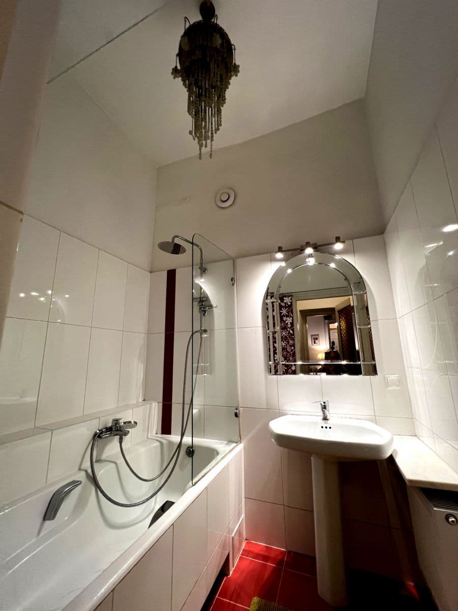 Zabytkowy apartament z nowoczesnymi udogodnieniami blisko metra – 8