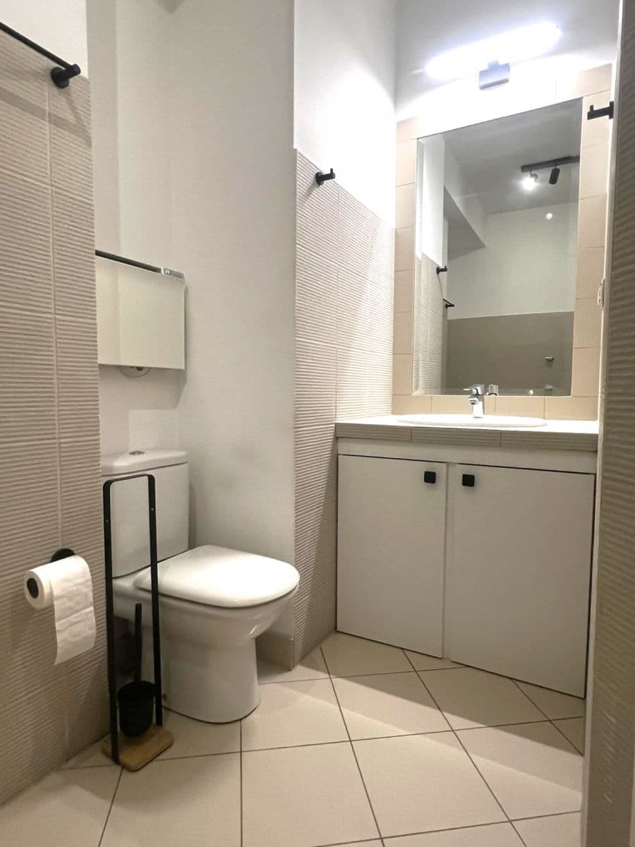 Stylowa kawalerka 36 m² z widokiem na park – 9