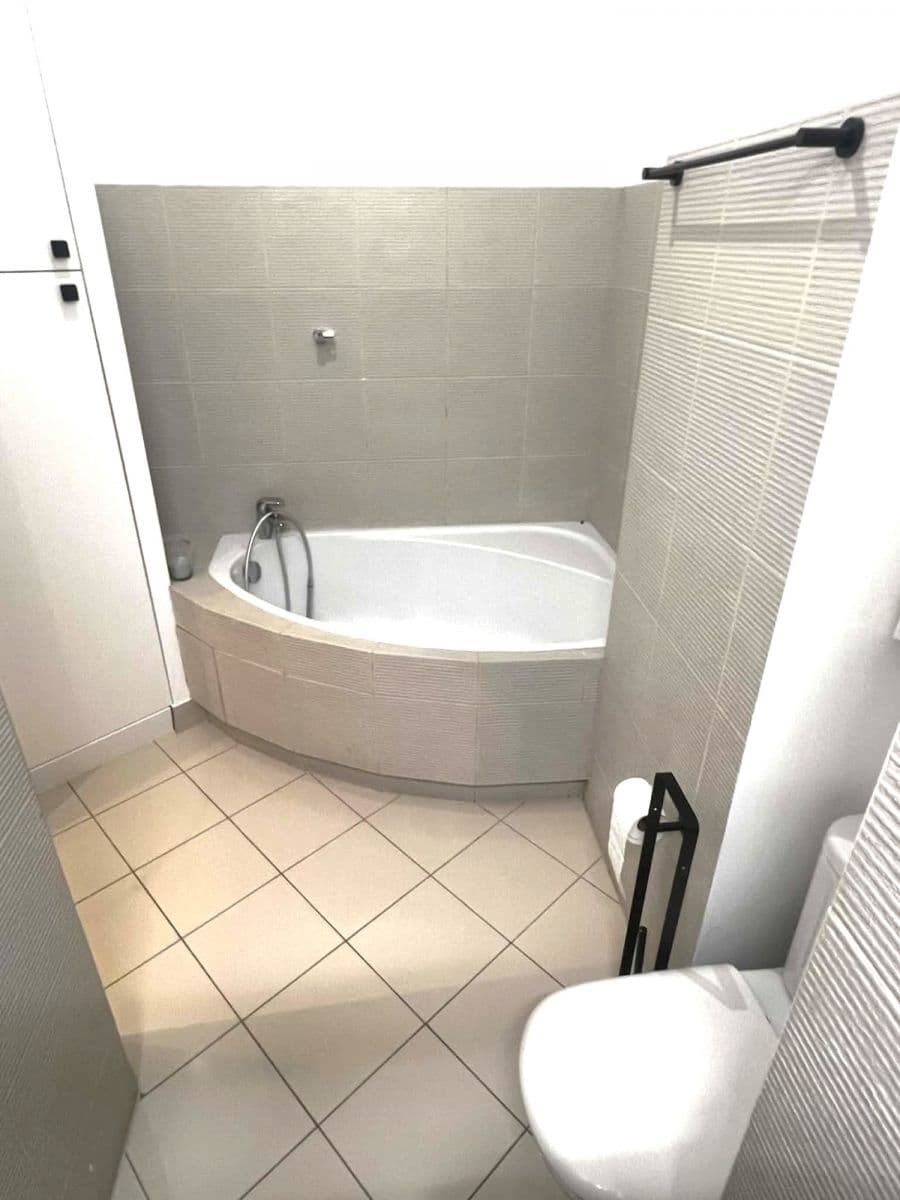 Stylowa kawalerka 36 m² z widokiem na park – 10