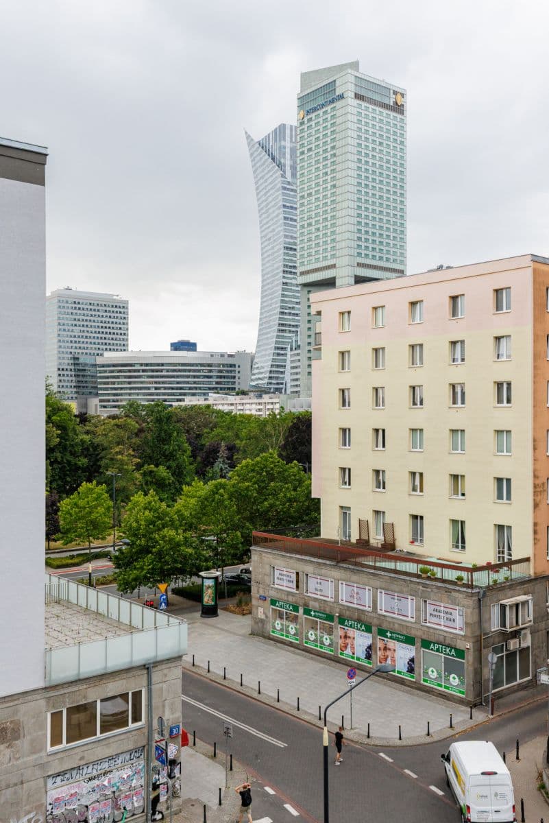 Kawalerka z widokiem na drapacze chmur w centrum – 10