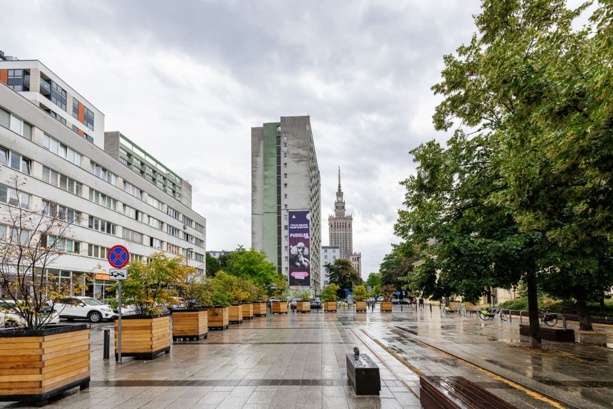 Kawalerka z widokiem na drapacze chmur w centrum – 12