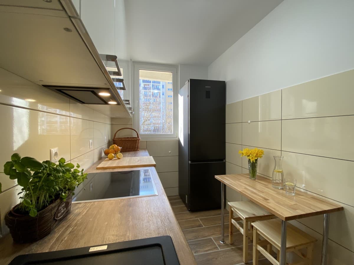 Jasne mieszkanie z balkonem, dostępne od 1 kwietnia – 1