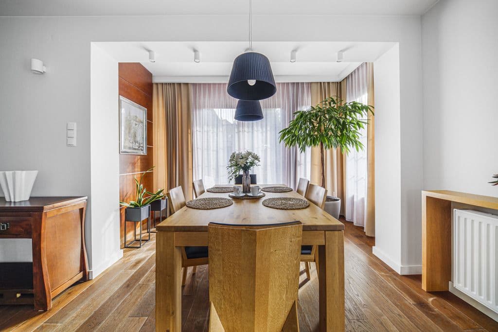 Urokliwy dom rodzinny z ogrodem i garażem – 5