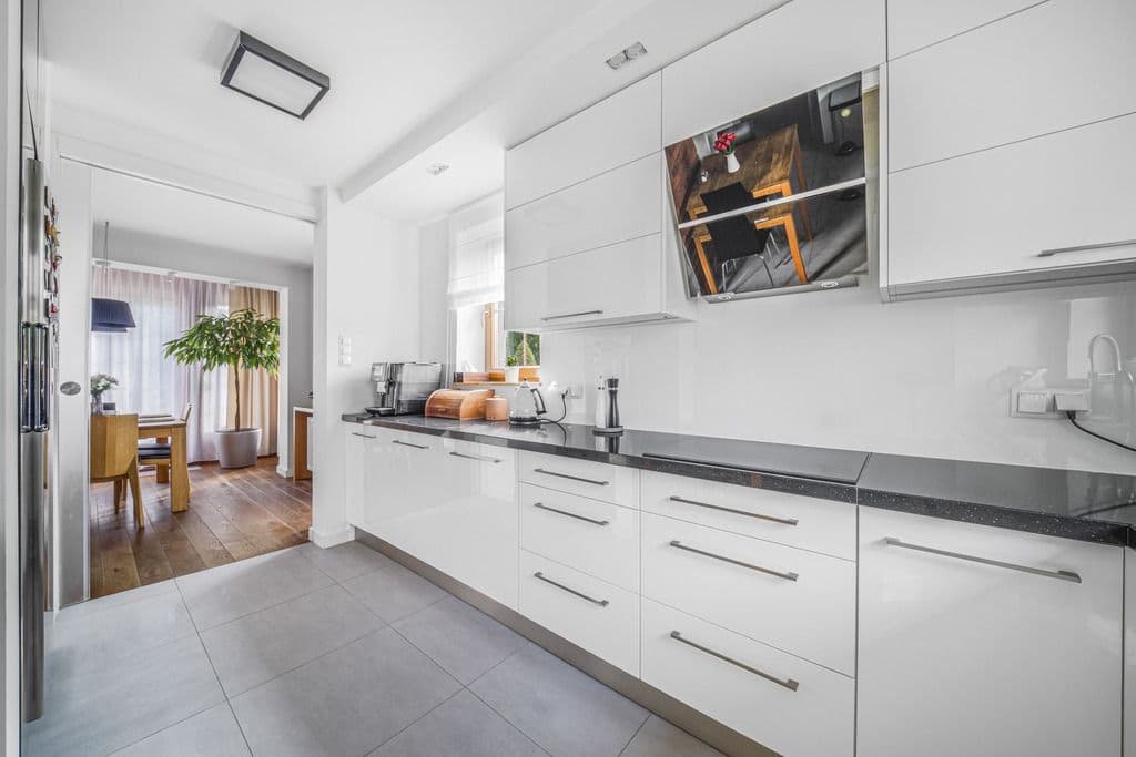 Urokliwy dom rodzinny z ogrodem i garażem – 7