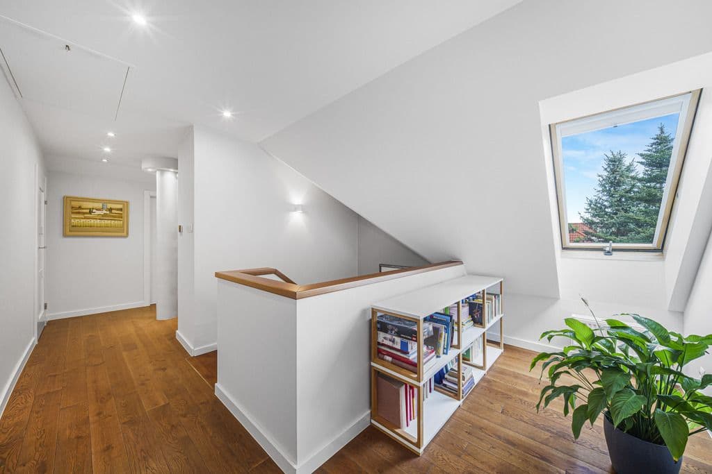 Urokliwy dom rodzinny z ogrodem i garażem – 13