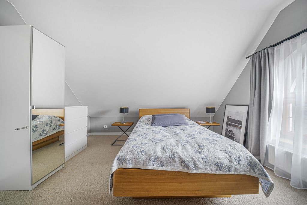 Urokliwy dom rodzinny z ogrodem i garażem – 16