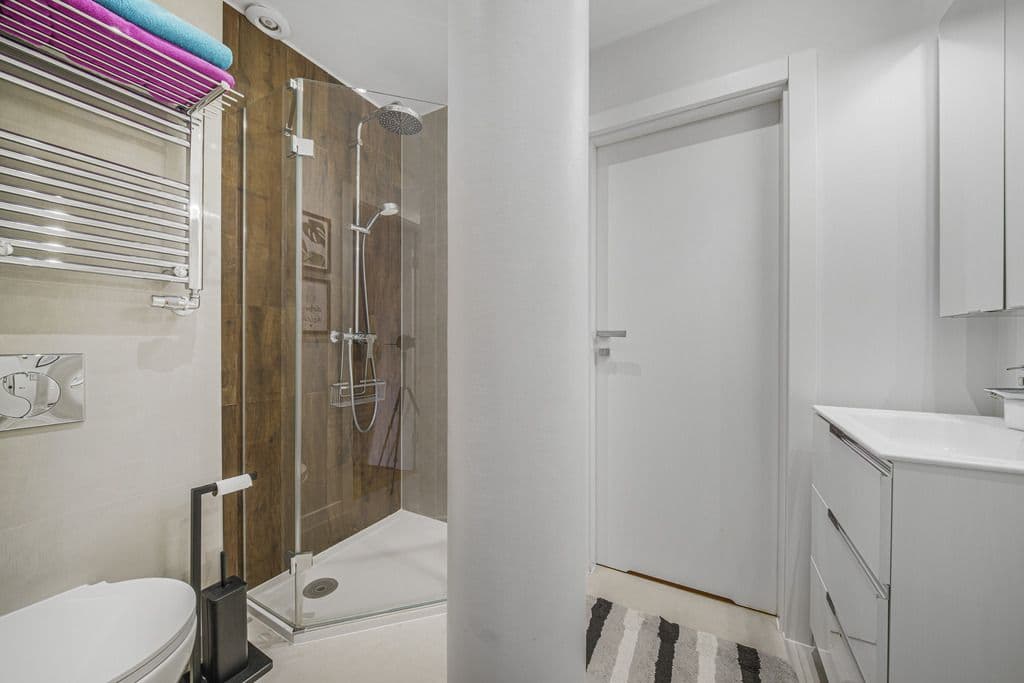 Urokliwy dom rodzinny z ogrodem i garażem – 20