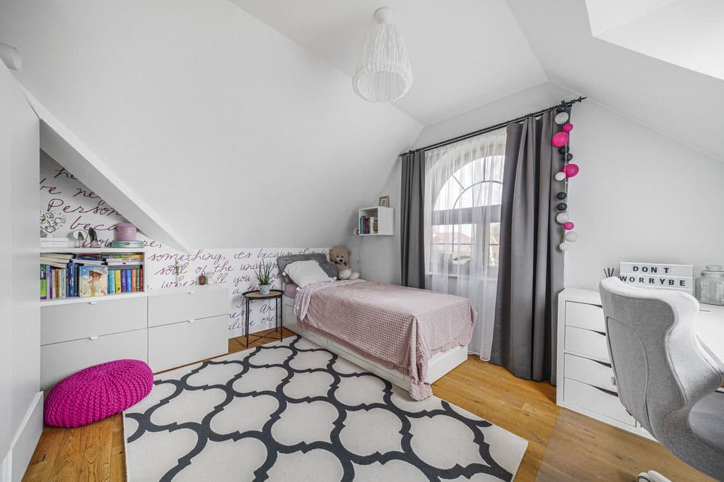 Urokliwy dom rodzinny z ogrodem i garażem – 22