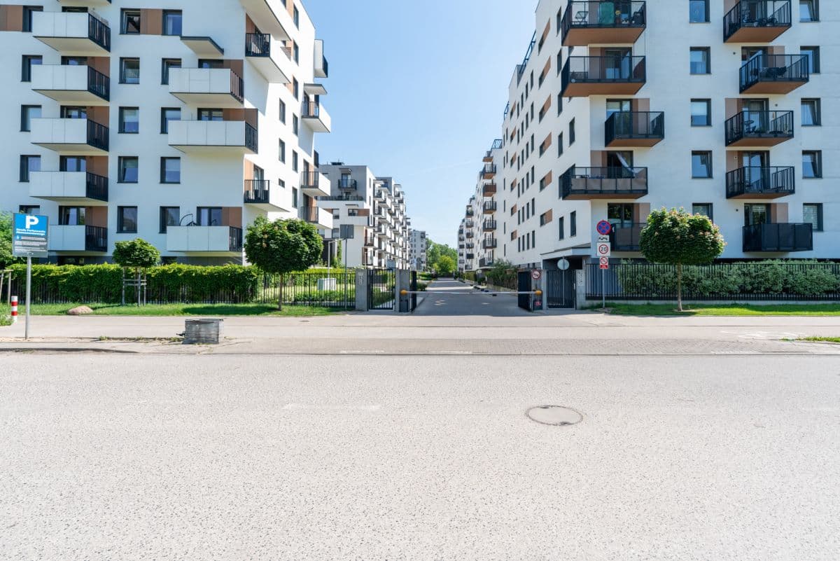 Nowoczesne 3-pokojowe mieszkanie z garażem w Fort Wola – 18