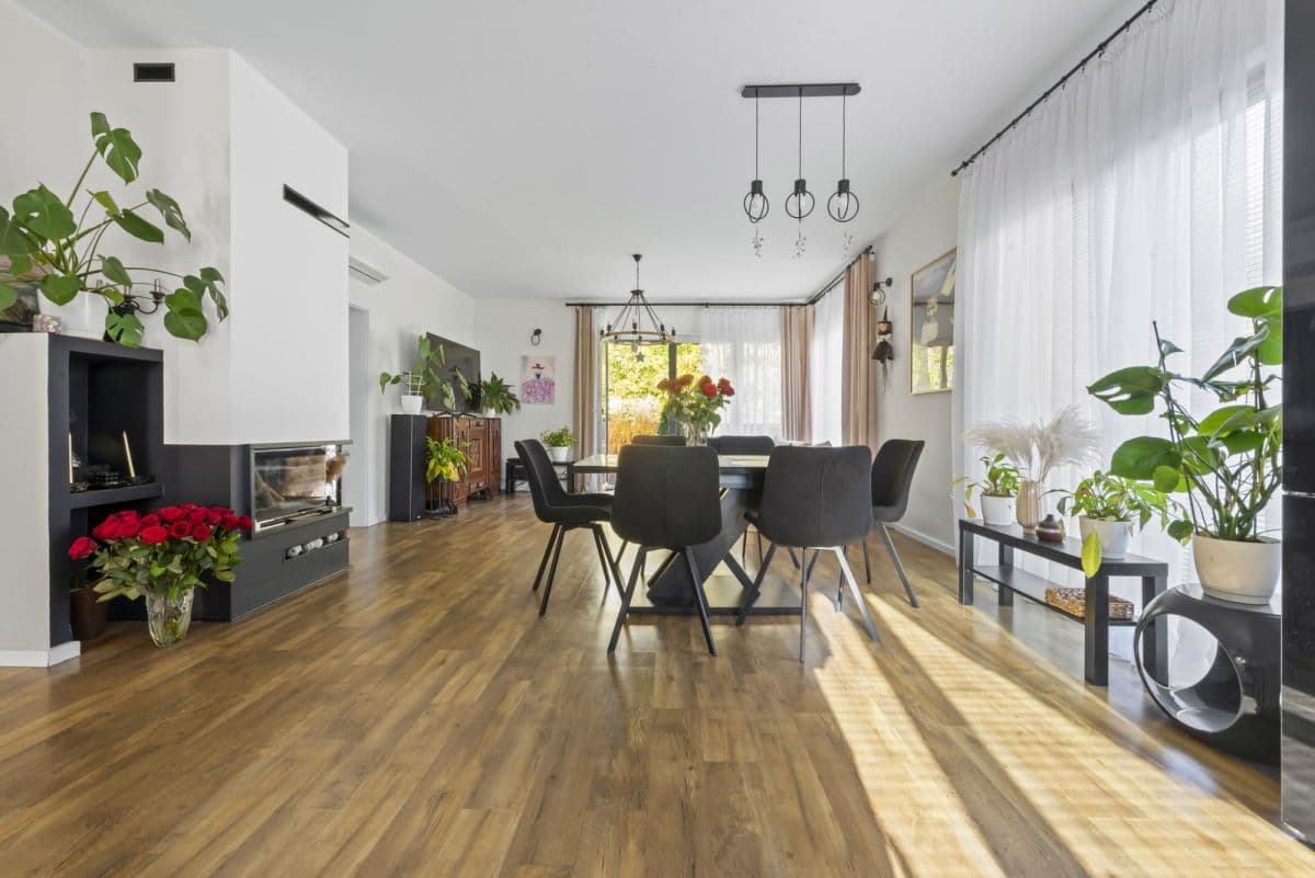 Przestronny dom rodzinny z pięknym ogrodem w Ciszycy – 2