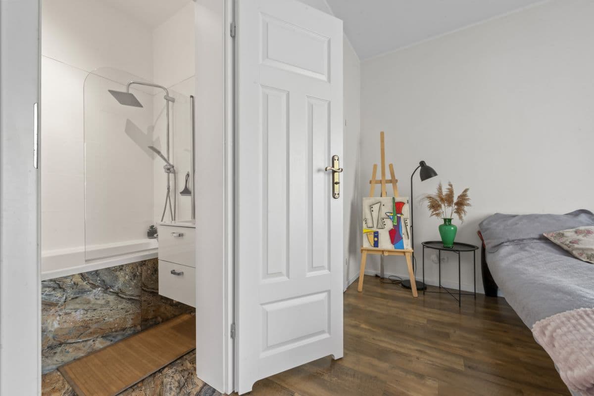 Przestronny dom rodzinny z pięknym ogrodem w Ciszycy – 7