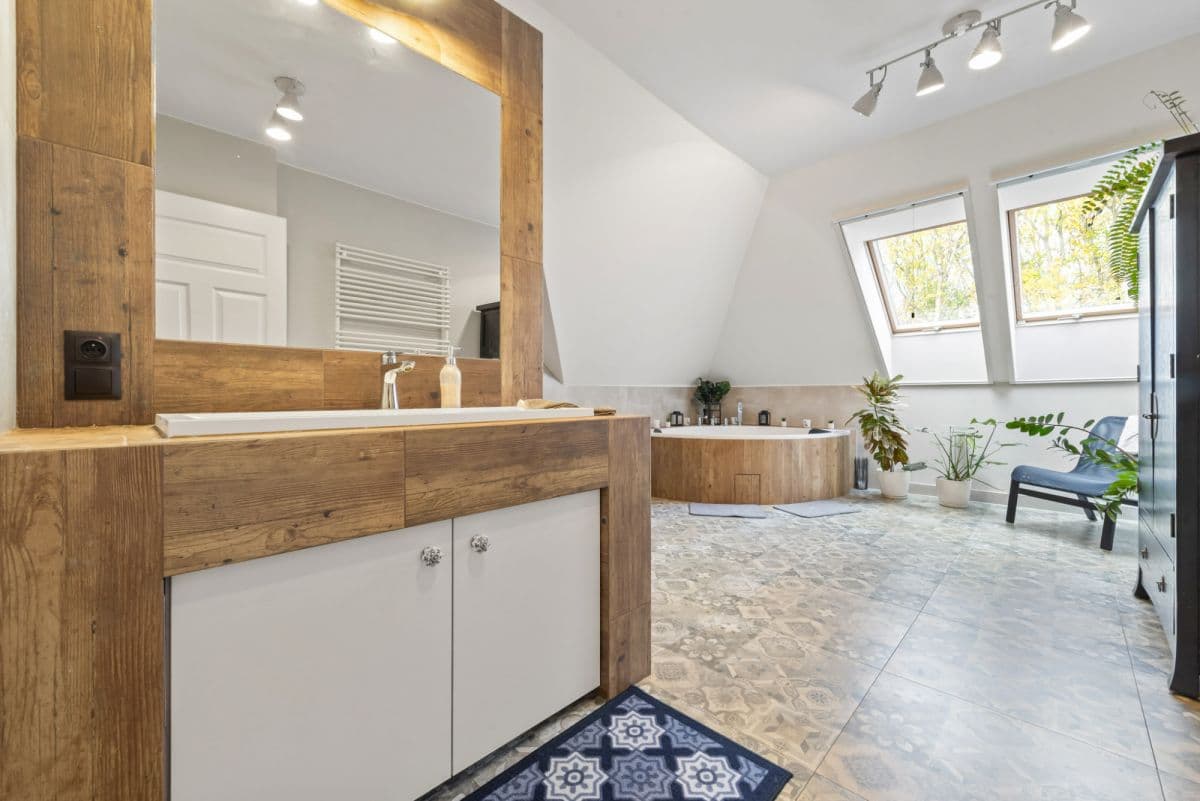 Przestronny dom rodzinny z pięknym ogrodem w Ciszycy – 9