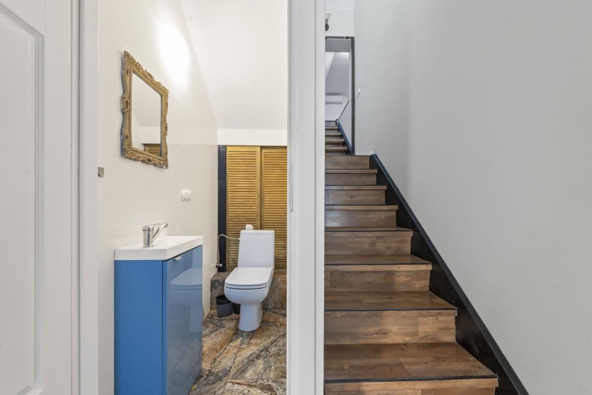 Przestronny dom rodzinny z pięknym ogrodem w Ciszycy – 11