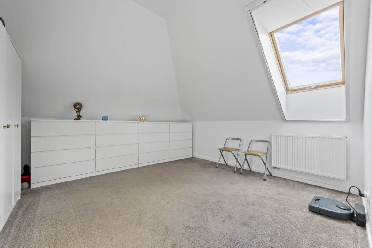 Przestronny dom rodzinny z pięknym ogrodem w Ciszycy – 13