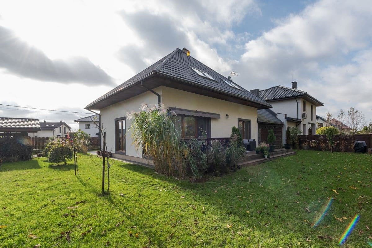 Przestronny dom rodzinny z pięknym ogrodem w Ciszycy – 16