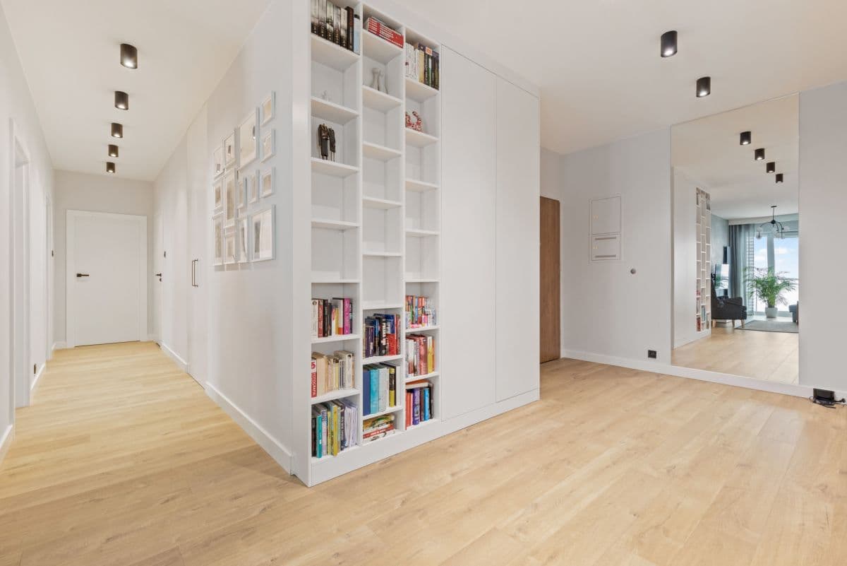 Przestronny apartament z panoramicznym widokiem na miasto – 15