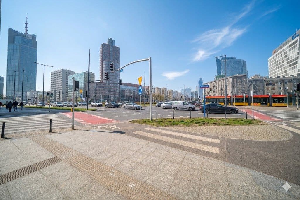 Pewna inwestycja przy Rondzie ONZ – 12