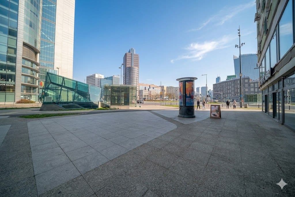 Pewna inwestycja przy Rondzie ONZ – 13