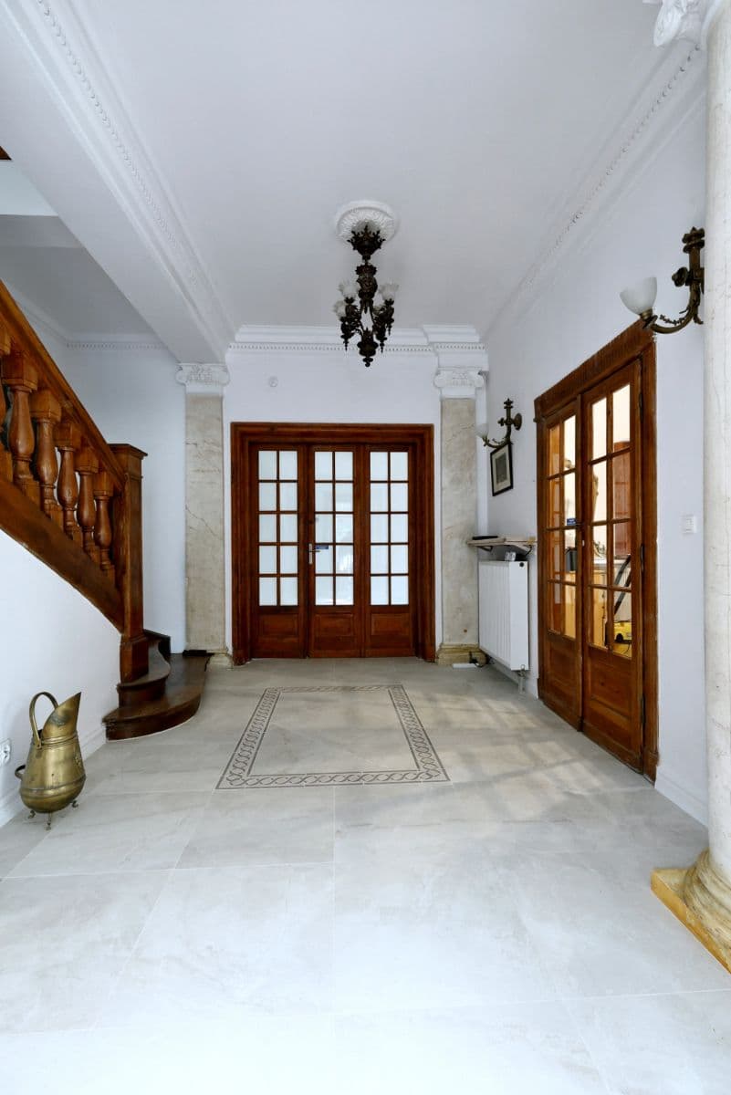 Zabytkowy budynek do wynajęcia z 15 miejscami parkingowymi – 3