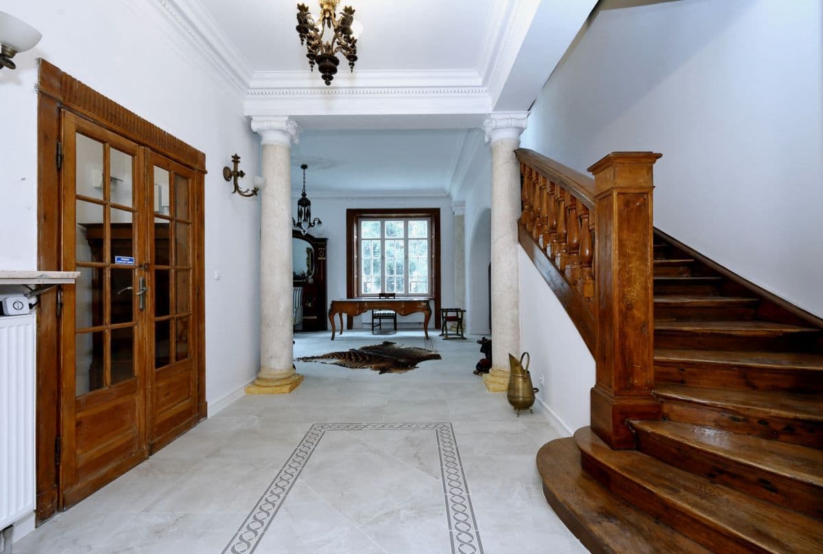 Zabytkowy budynek do wynajęcia z 15 miejscami parkingowymi – 4