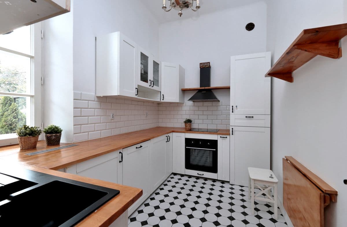 Zabytkowy budynek do wynajęcia z 15 miejscami parkingowymi – 5