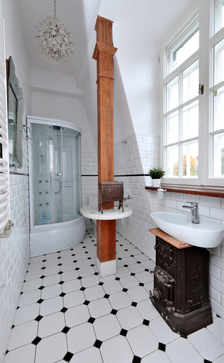 Zabytkowy budynek do wynajęcia z 15 miejscami parkingowymi – 15