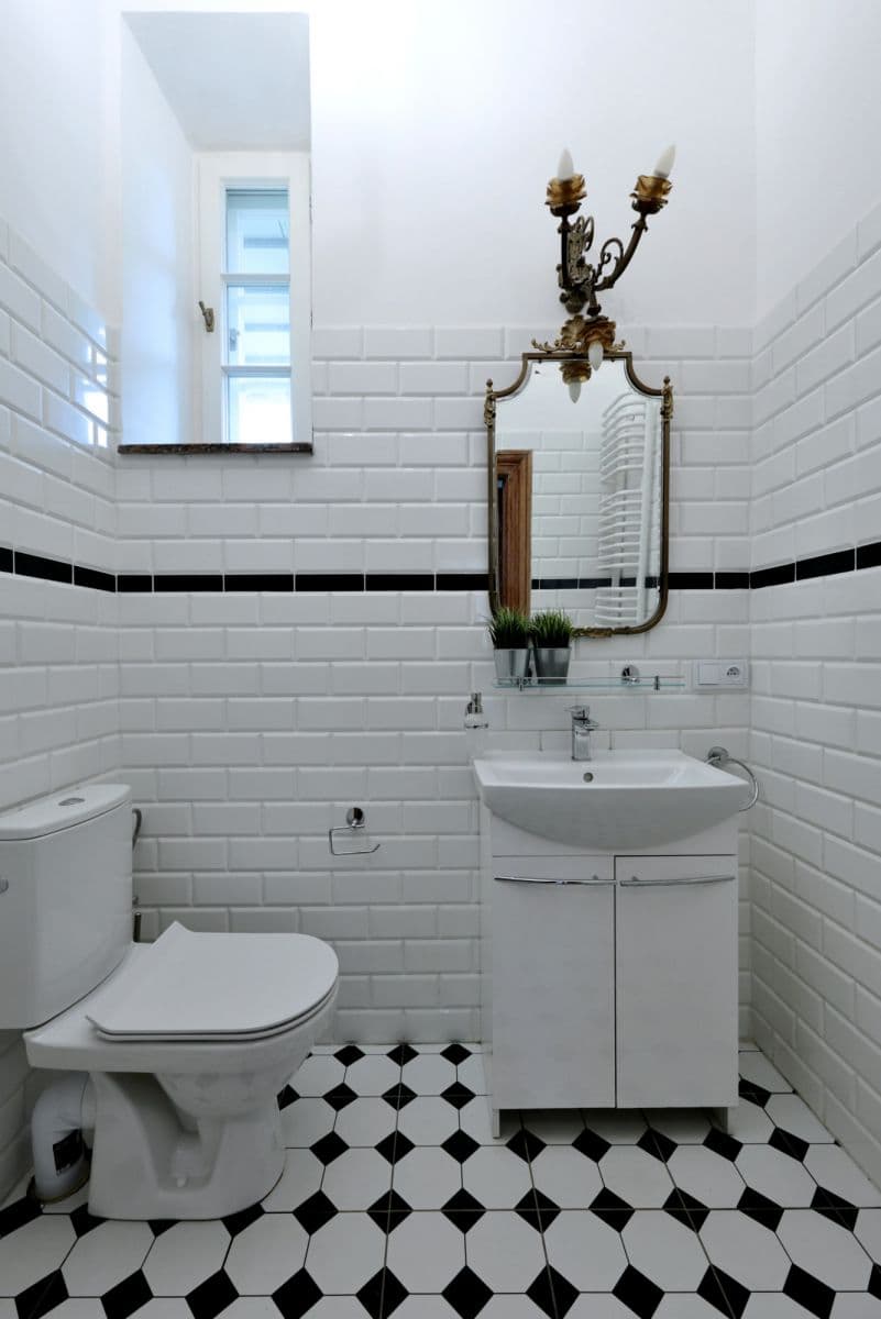 Zabytkowy budynek do wynajęcia z 15 miejscami parkingowymi – 17