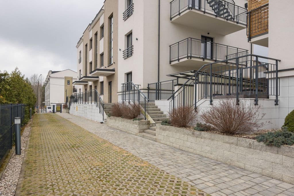 Przestronne mieszkanie dwupoziomowe w zielonej Wesołej – 20