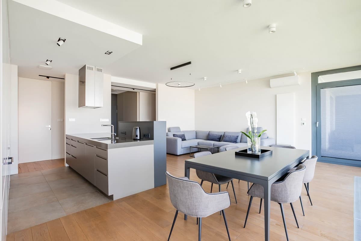 Przestronne 4-pokojowe mieszkanie z tarasem przy Grzybowskiej – 2