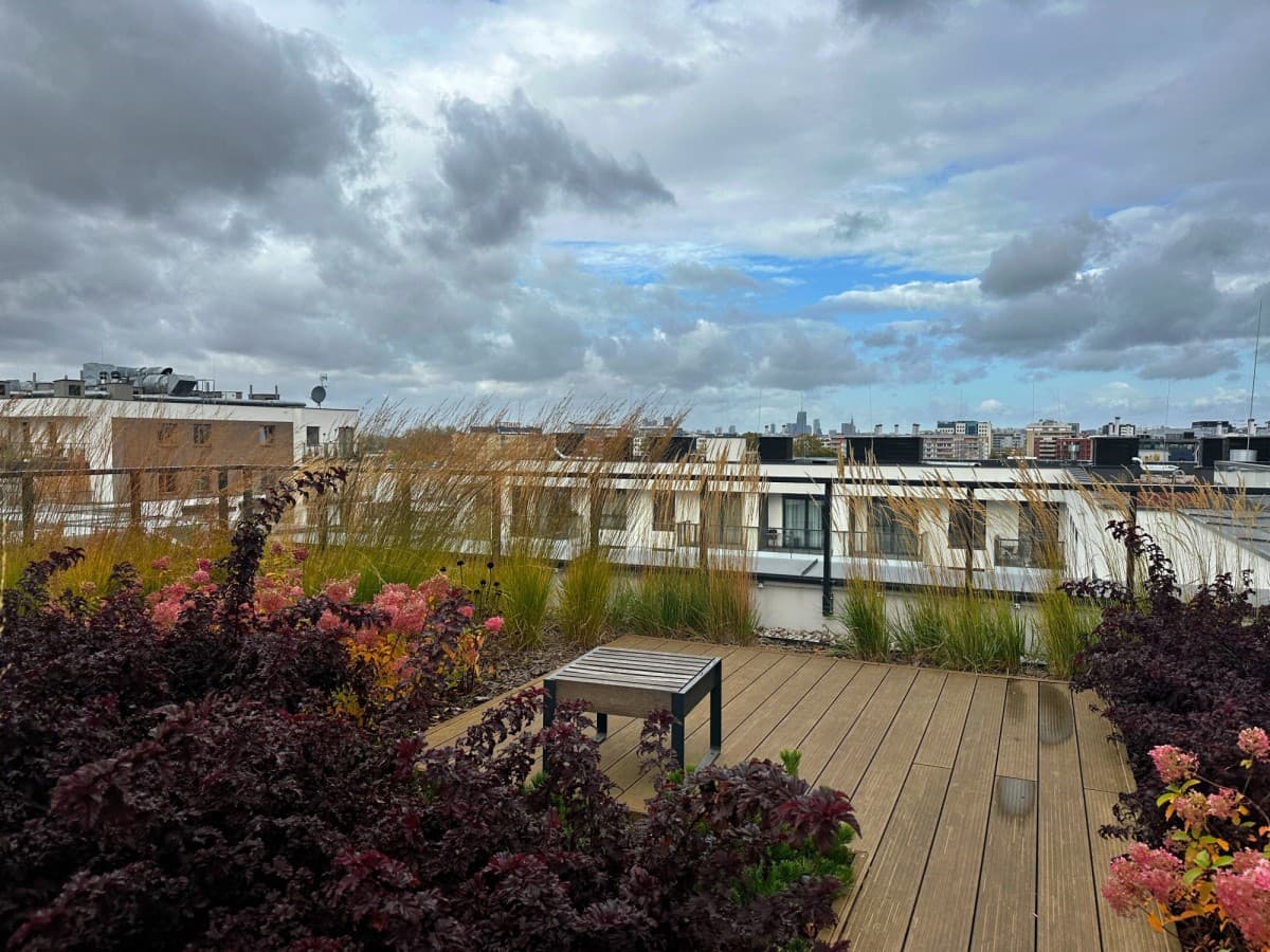 Nowoczesne mieszkanie z widokiem na miasto i balkonem – 7