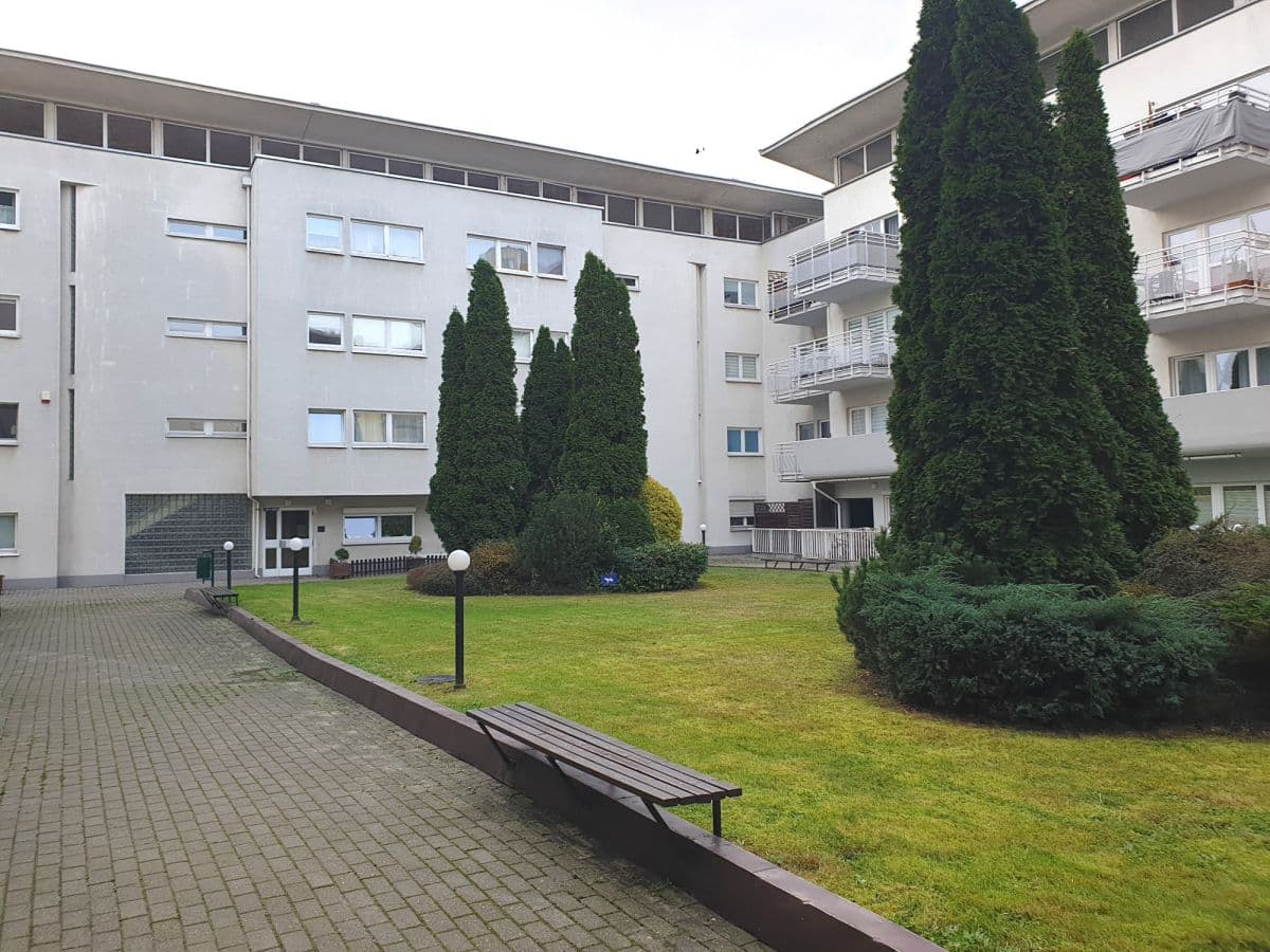 Słoneczna kawalerka w strzeżonym budynku z balkonem – 7