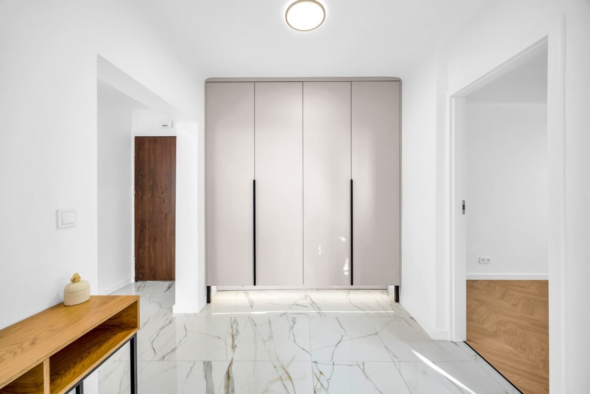 Przestronne, po generalnym remoncie mieszkanie 4-pokojowe w Bielanach – 12