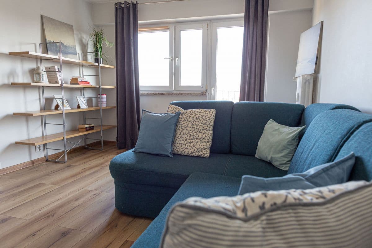 Przestronne narożne mieszkanie blisko metra i parku – 1