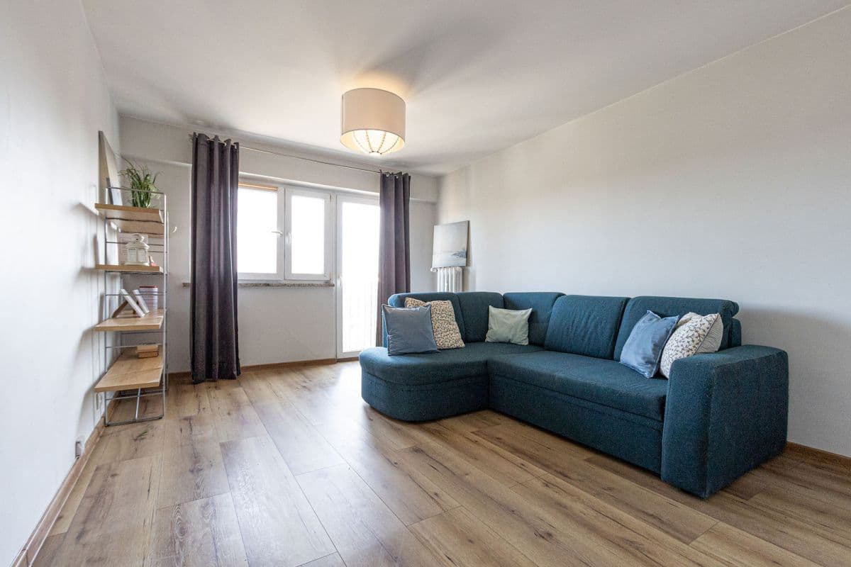 Przestronne narożne mieszkanie blisko metra i parku – 2