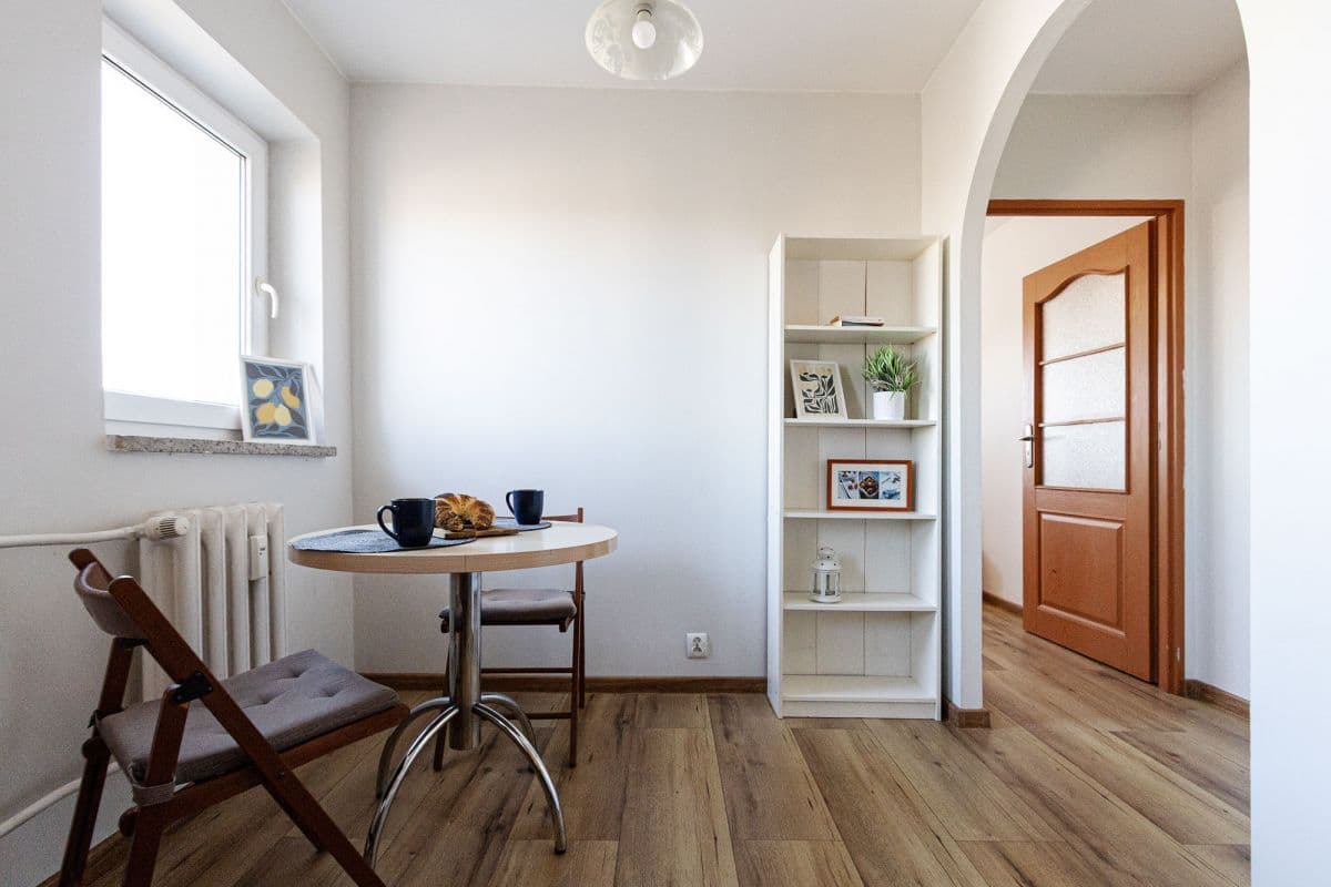 Przestronne narożne mieszkanie blisko metra i parku – 4