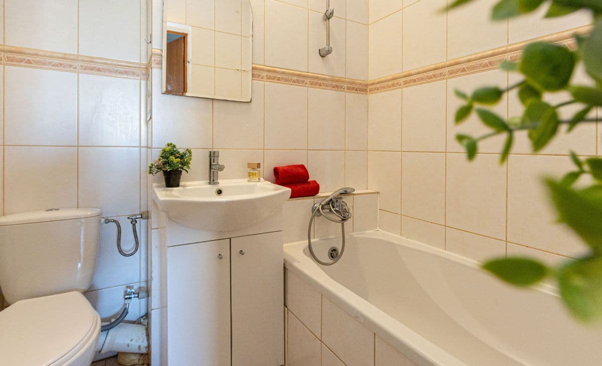 Przestronne narożne mieszkanie blisko metra i parku – 6