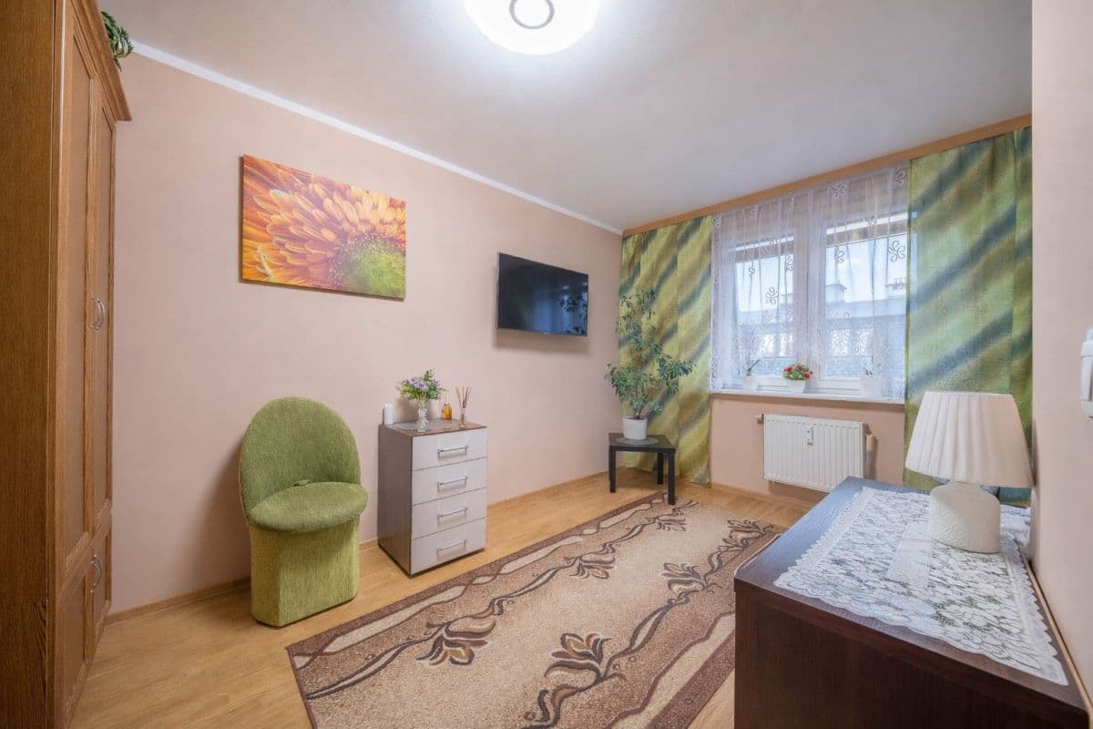 Przestronne, dwupoziomowe mieszkanie z nową kuchnią – 12