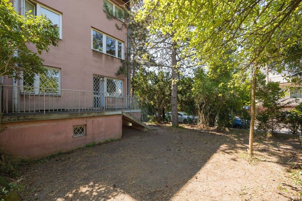 Urokliwy dom segmentowy z potencjałem w Sadybie – 2