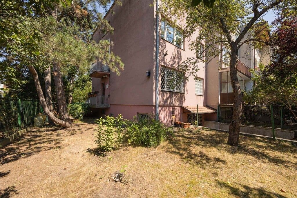 Urokliwy dom segmentowy z potencjałem w Sadybie – 3
