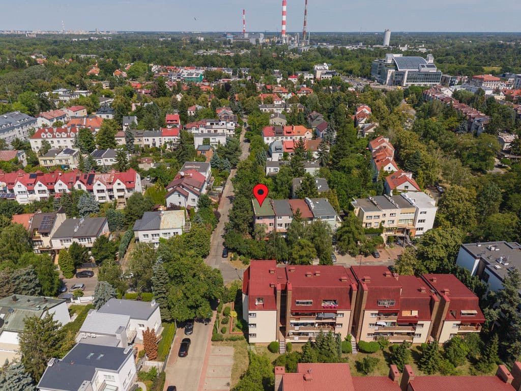 Urokliwy dom segmentowy z potencjałem w Sadybie – 9