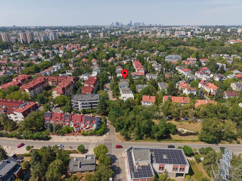 Urokliwy dom segmentowy z potencjałem w Sadybie – 10