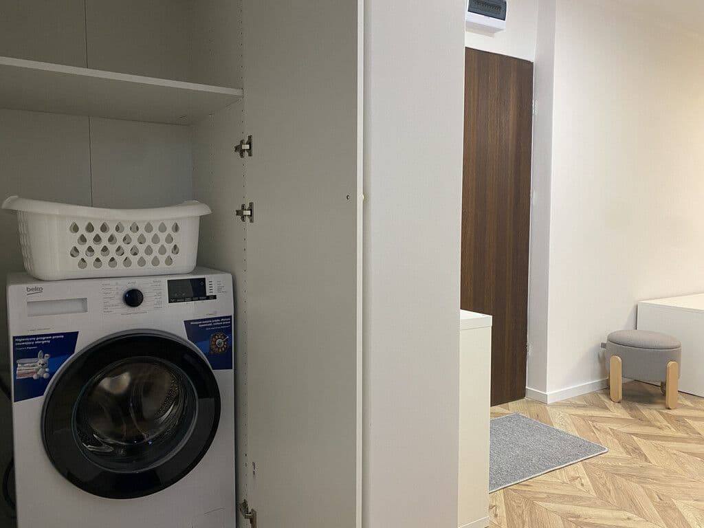 Świeżo po remoncie mieszkanie z dużym balkonem – 11
